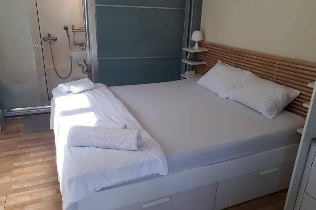 Air Conditioned Studio In Quite Garden With Barbecue Atena Exterior foto